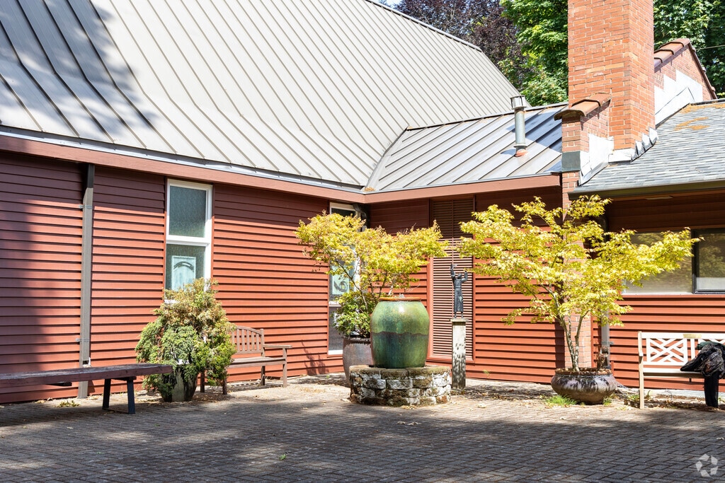 Big Leaf Montessori School