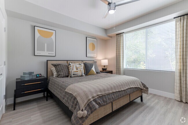 1BR, 1BA - 735SF - Bedroom