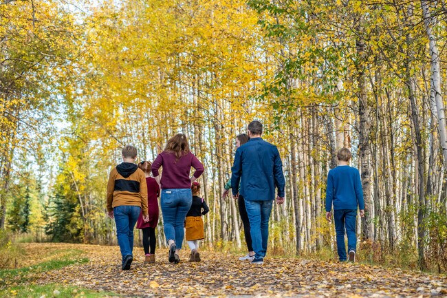 The Chena Lake Recreation Area is the perfect area for having a family walk.