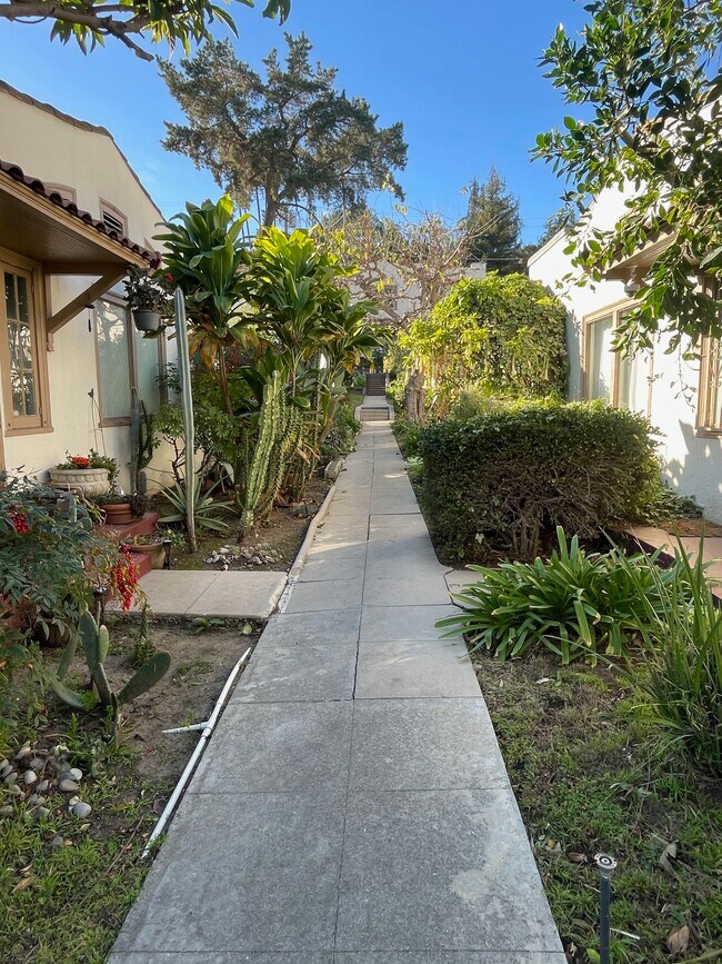 2003 3/4 Argyle Ave unit 3 34, Los Angeles, CA 90068 - photo 6