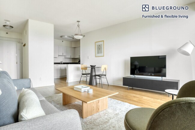 1801 Crystal Dr unit FL5-ID558, Arlington, VA 22202 - photo 3