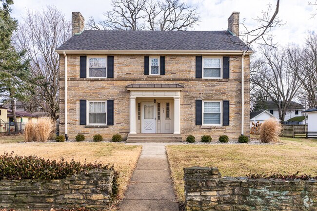 There are many examples of Colonial Revival homes in Kankakee’s Riverview Historic District.