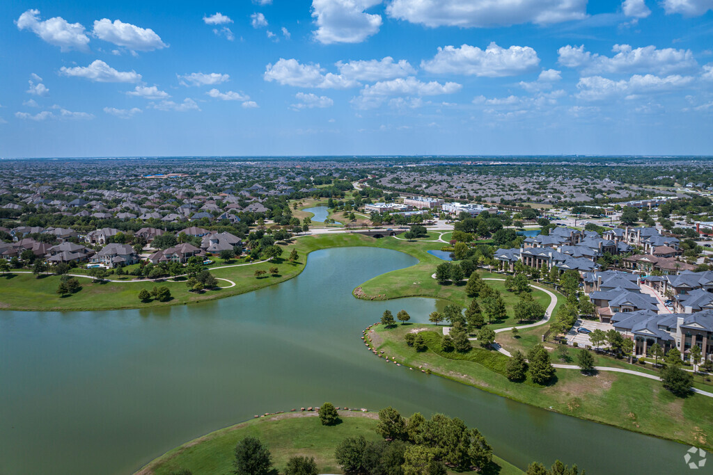 About Cinco Ranch | Schools, Demographics, Things to Do - Homes.com