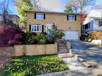 537 Winterburn Grove, Cliffside Park, NJ 07010