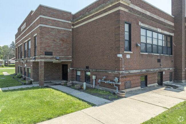 Washington Elementary School has an overall Niche Grade of D.