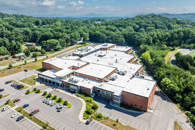 A view showing the surrounding of Cave Spring High School.