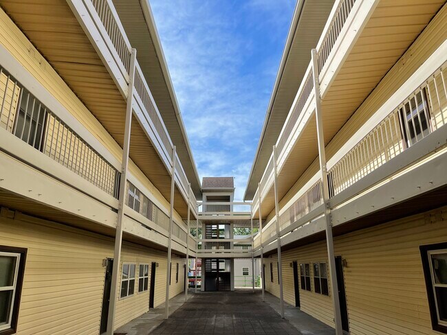 Royal Heights, Charleston, IL 61920 - photo 2