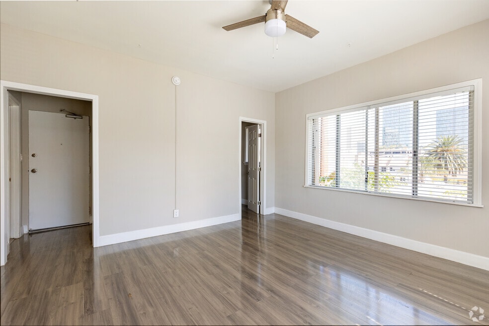 Gorgeous Newly Remodeled One Bedroom and Studios, Los Angeles, CA 90005 - photo 1