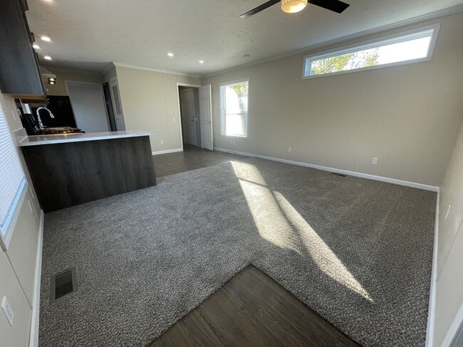 38054 Versailles St, Clinton Township, MI 48038 - photo 4