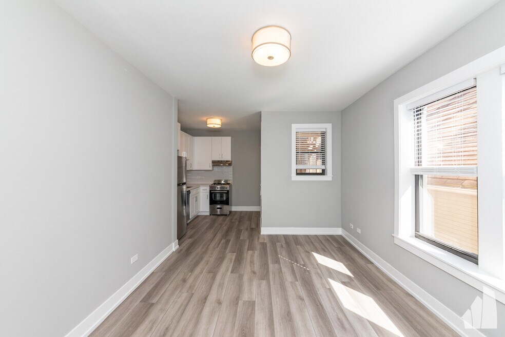 3939 N Janssen Ave unit 2, Chicago, IL 60613 - photo 1