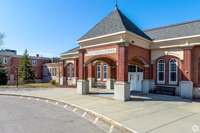 Entrance to Lincoln Middle School.