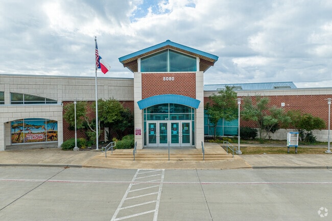 The student population of Harper Elementary is 578 students.