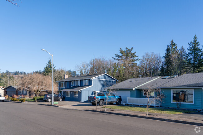 You will find many colorful homes sprinkled throughout the streets of the Sandee Palisades neighborhood.