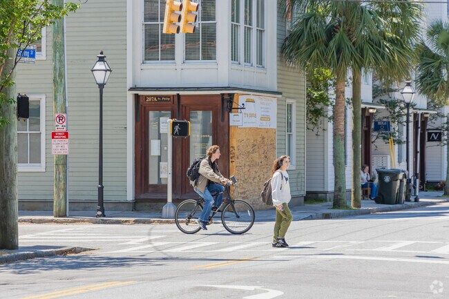 Cannonborough-Elliotborough residents enjoy commuting through Charleston by foot and bike.