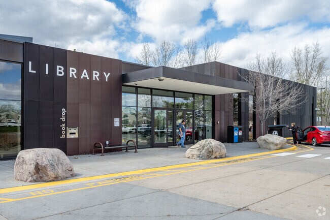 The Ramsey County Maplewood Library is conveniently located near the mall.