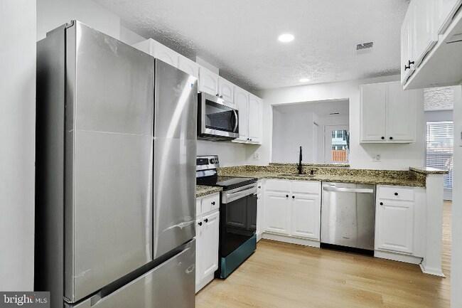 19804 Larentia Dr, Germantown, MD 20874 - photo 7