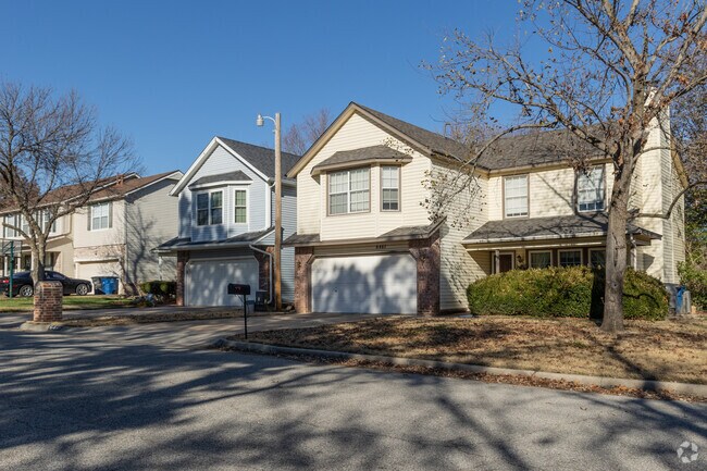 Large four bedroom homes with two car garages can also be found on the Eastern edge of Oakhurst.