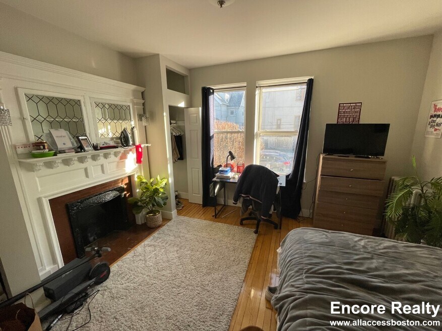 11 Farrington Ave unit 1, Allston, MA 02134 - photo 1