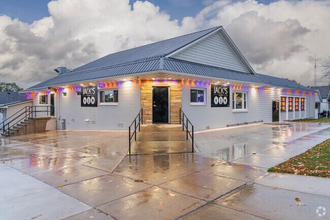 Jack’s in Spring Valley serves food and drinks nightly in a casual, local setting.