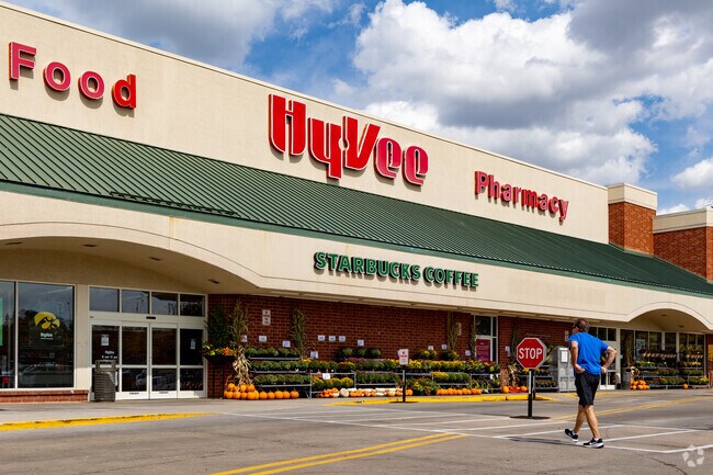 Just minutes from Bluffwood, HyVee fulfills residents' daily grocery needs.