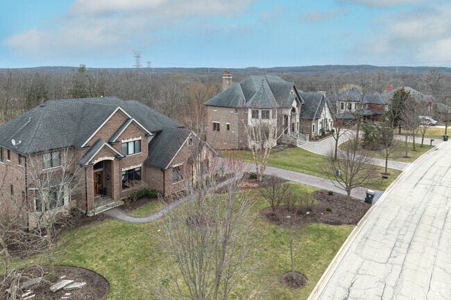 Burr Ridge West is known for its large, elegant mansions and luxury lifestyles.
