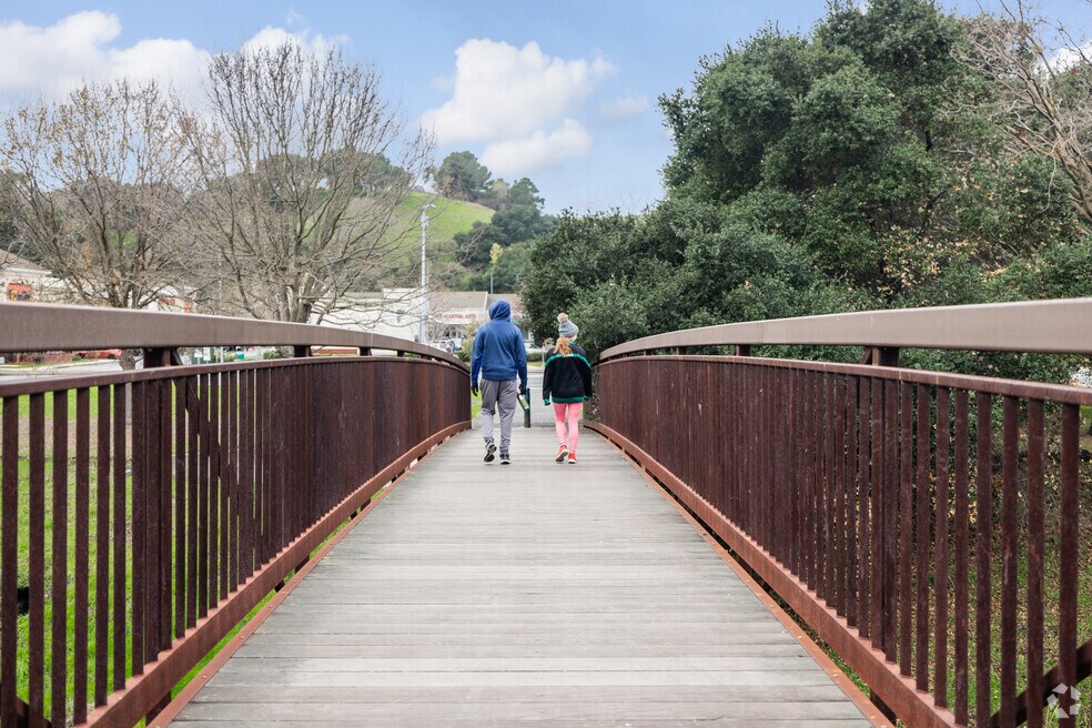 NH_Foxboro_535506_P2_V2_JH_080224