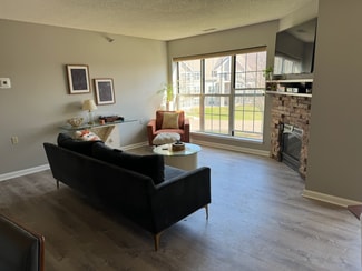 5978 Chasewood Pkwy Unit 102, Minnetonka, MN 55343