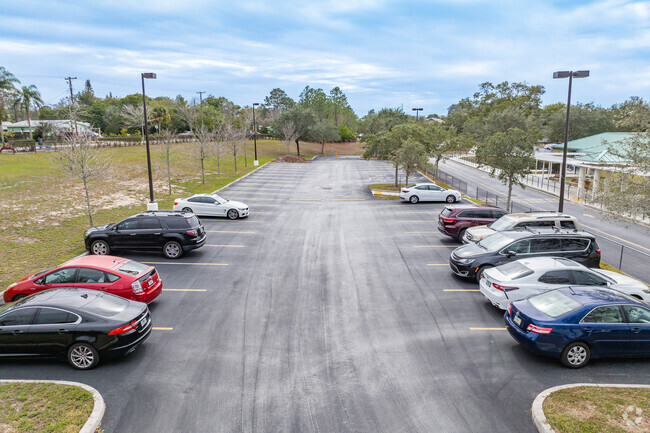 Tarpon Springs Elementary has a large size parking lot for teachers and visitors.