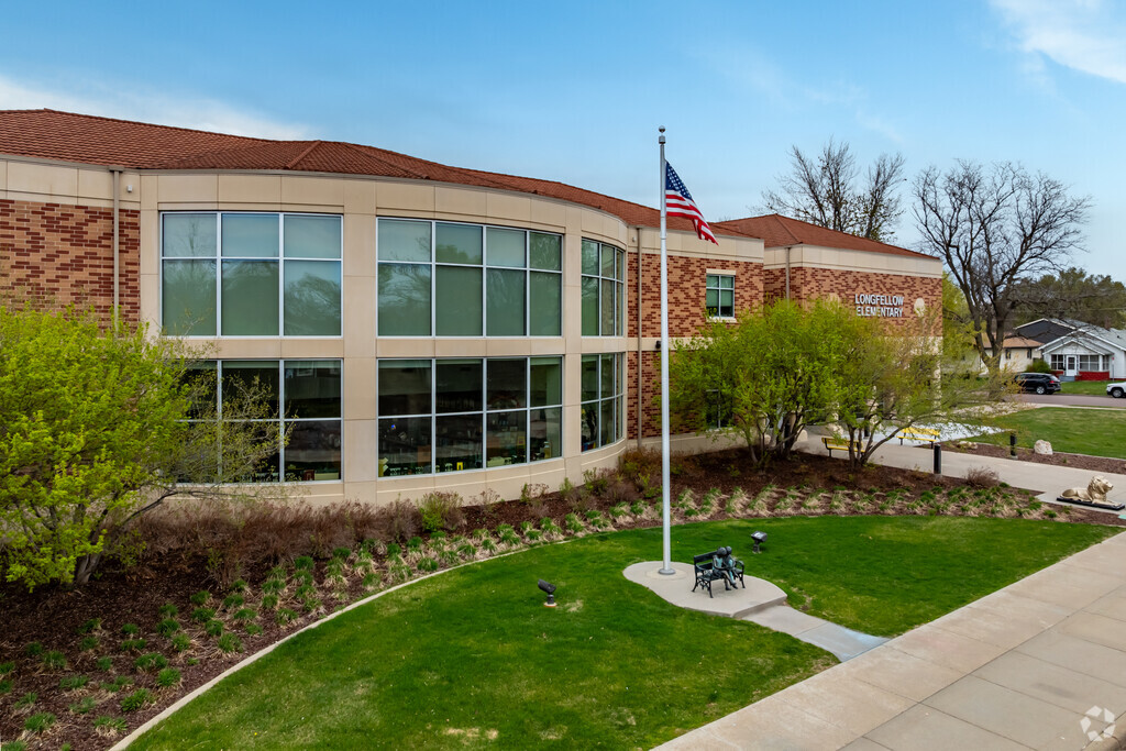 Longfellow Elementary School prepare students for middle school.
