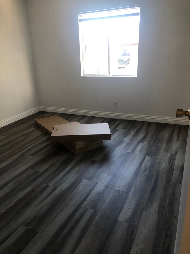 4437 Newsom Cir unit D, Las Vegas, NV 89119 - photo 4