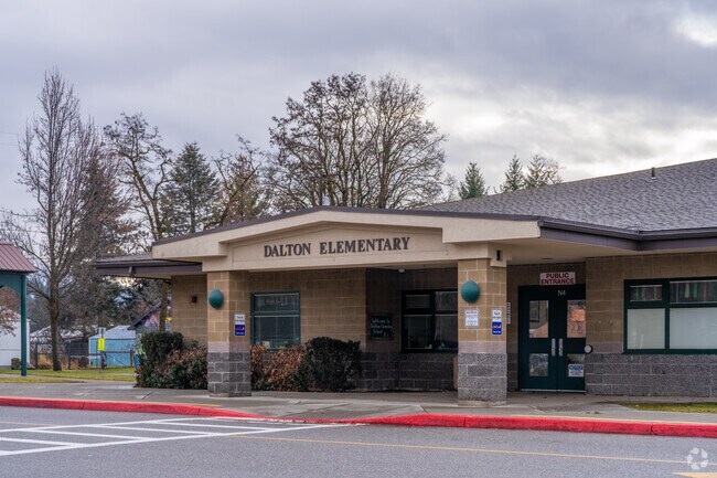 Dalton Elementary has a small parking lot in front of the school for staff.
