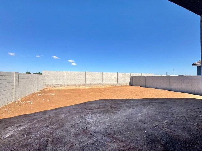 15732 W Camden Ave, Waddell, AZ 85355 - photo 5