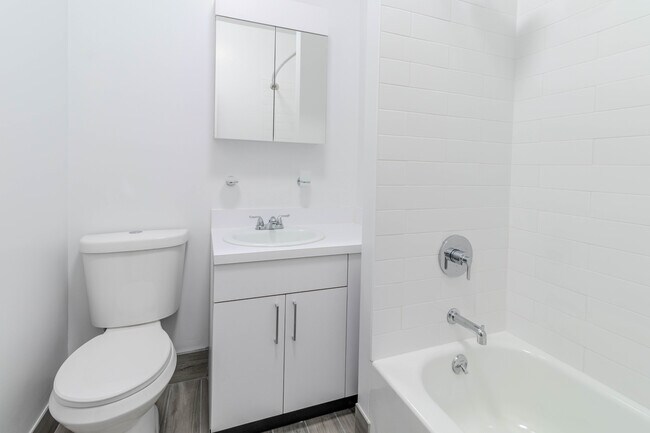 209 E 48th St unit 1, New York, NY 10017 - photo 2