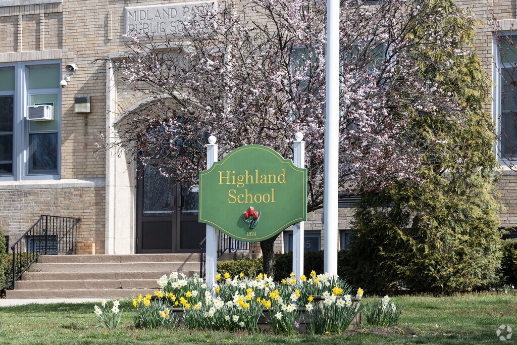 Welcome to Highland Elementary School in Midland Park, NJ.