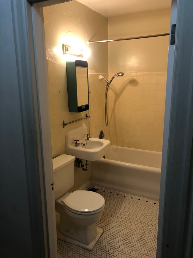 Amherst, Seattle, WA 98102 - photo 4