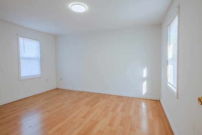 301 Mclean St, Dupont, PA 18641 - photo 7