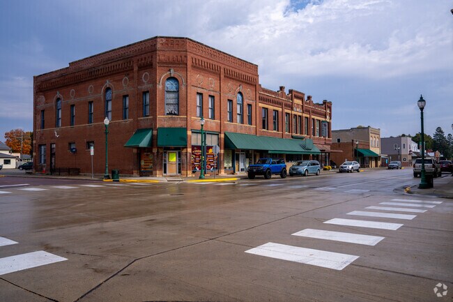 Shops fills the downtown area of Le Center.