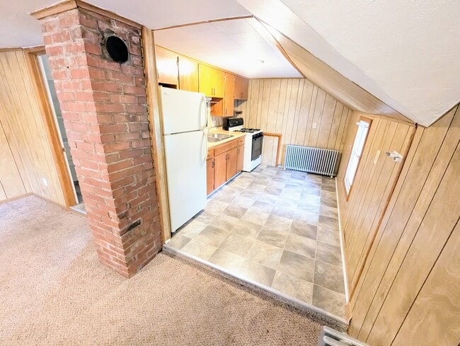 UPGRADES TO STAINLESS STOVE AND NEW FRIDGE NOT SHOWN IN IMAGES