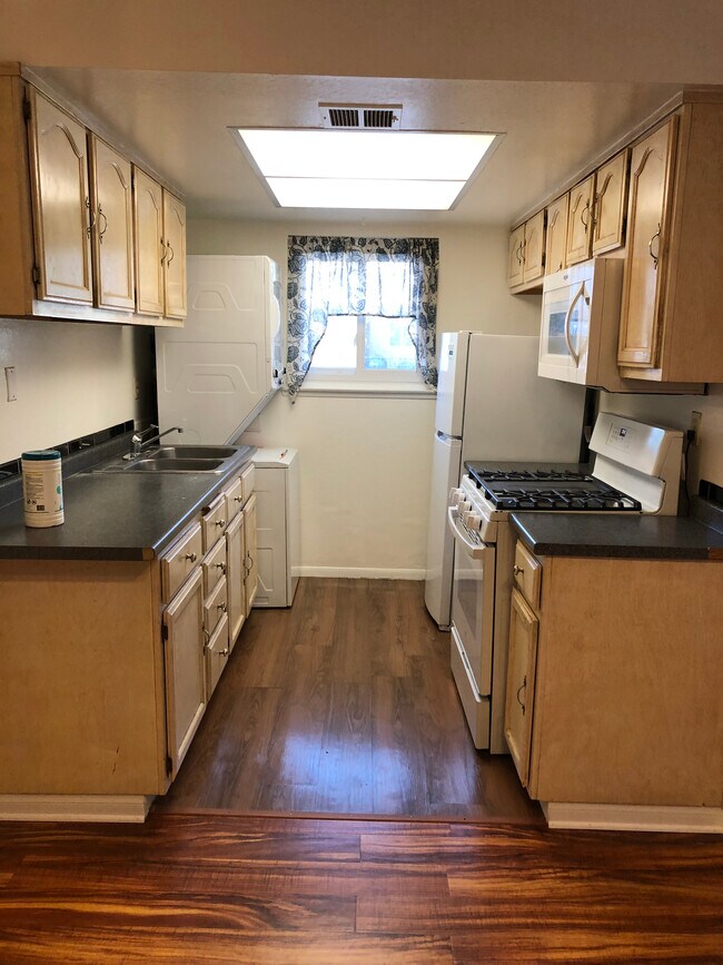 1006 W Calle Del Sol unit 4, Azusa, CA 91702 - photo 6