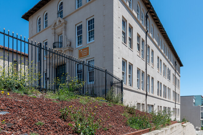 Golden Bridges School in San Francisco from the sidewalk.