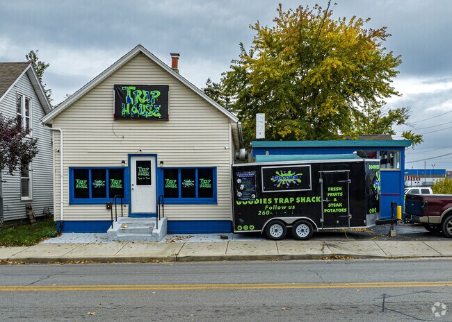 Indulge in flavorful treasures at Trap Goodies, nestled in the heart of Michigan Avenue.