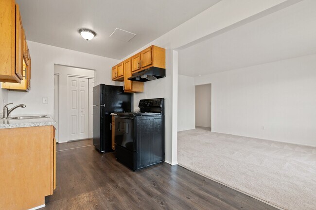 Cove on 10 - Warren, MI, Warren, MI 48089 - photo 2