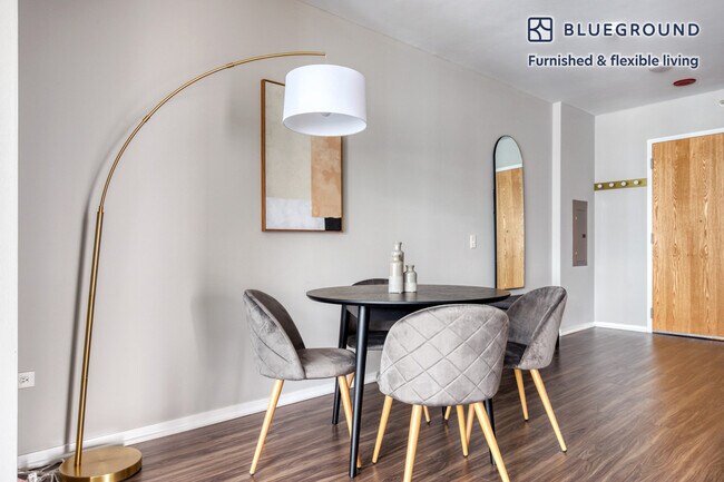 200 E Illinois St unit FL13-ID880, Chicago, IL 60611 - photo 6