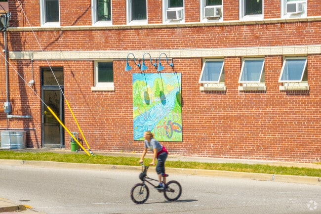 North End Square is a residential haven with walkable streets and bike lanes.