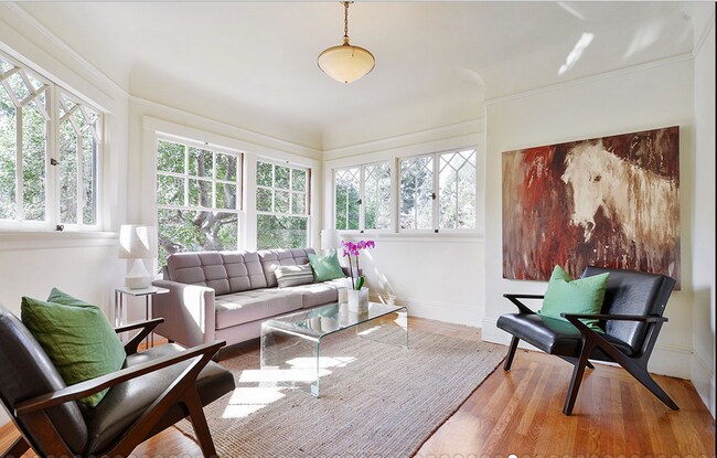 Living room (staged)