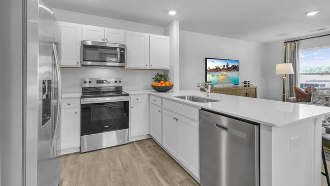 606 Wilder Bloom Path, Aberdeen, NC 28315 - photo 3