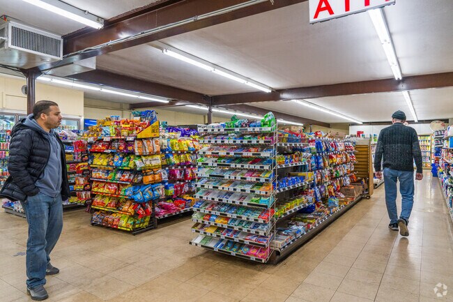 Howe Residents can shop at Reidys Market in the neighborhood.
