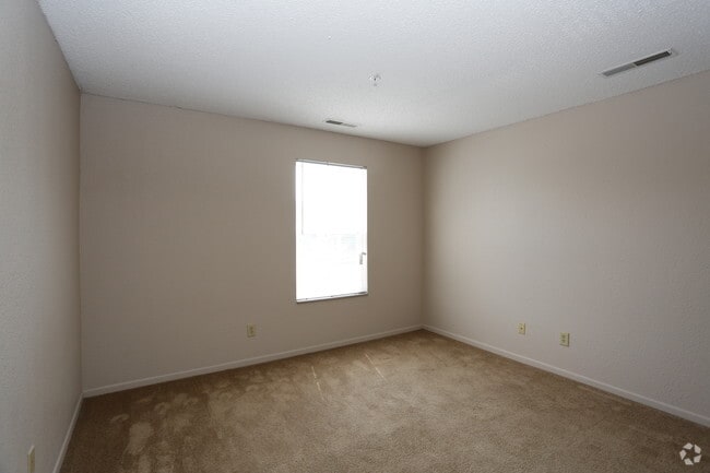 2BR, 2BA - 940SF - Bedroom 2