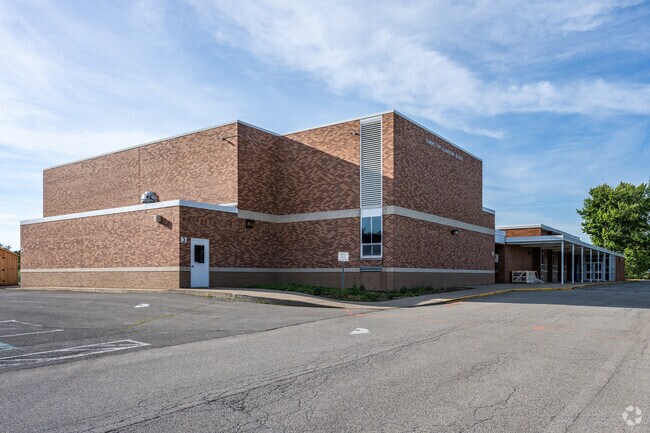 Summit Township Elementary School serves students in grades K through 4.