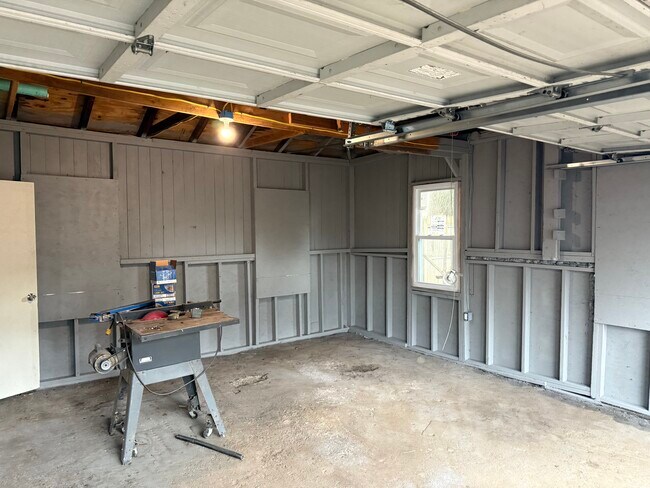 80 Prospect St unit Garage Bays for Rent, Middletown, CT 06457 - photo 6